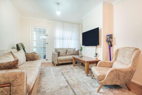 2 bedroom house for sale, Hoe Lane , Enfield, London, EN3