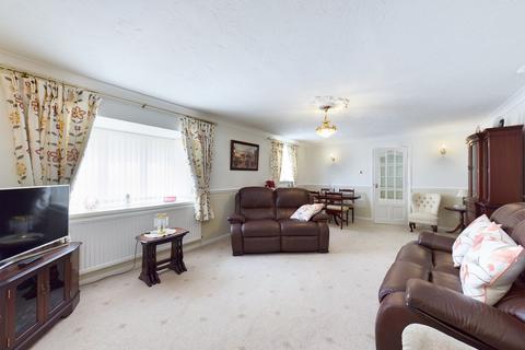 137 Broadwater Drive, Dunscroft, Doncaster, DN7 4EY