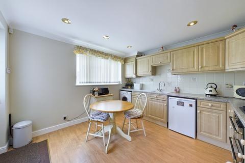 137 Broadwater Drive, Dunscroft, Doncaster, DN7 4EY