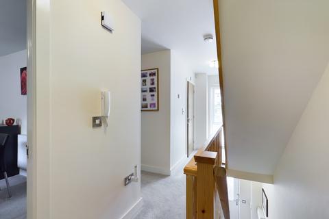 7 Gibbs Close, Greenfield, Oldham, OL3 7PN