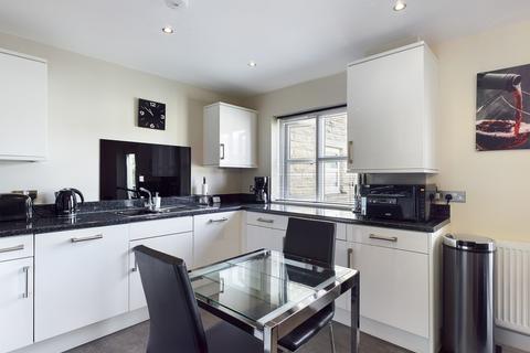 7 Gibbs Close, Greenfield, Oldham, OL3 7PN