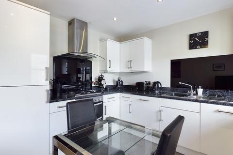 7 Gibbs Close, Greenfield, Oldham, OL3 7PN