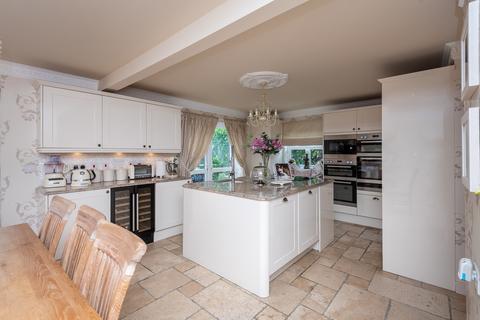 4 Godfrey Drive, Fradley, Lichfield, WS13 8TJ