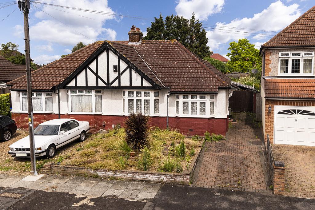 Rydal Drive, Bexleyheath, Kent, da7 3 bed bungalow £440,000
