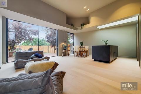 13a Sarre Road, London, NW2 3SN