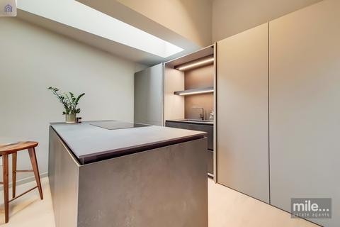 13a Sarre Road, London, NW2 3SN