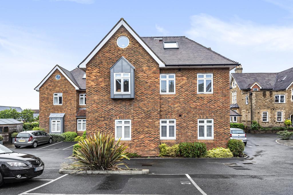 Croft Road, Godalming 3 bed apartment £550,000
