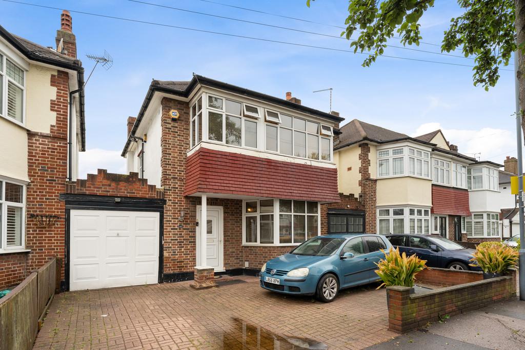 Onslow Gardens, South Woodford 3 bed link detached house £750,000