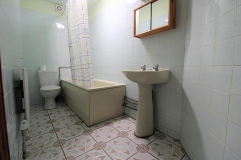 Studio to rent, Fairfield Road, West Drayton