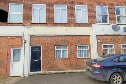 Studio to rent, Fairfield Road, West Drayton