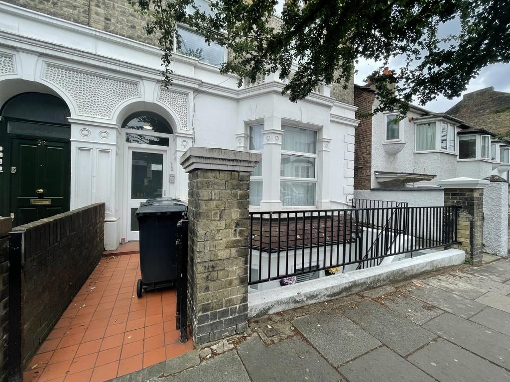 Birkbeck Road, London, W3 6BG 1 bed in a house share - £780 pcm (£180 pw)