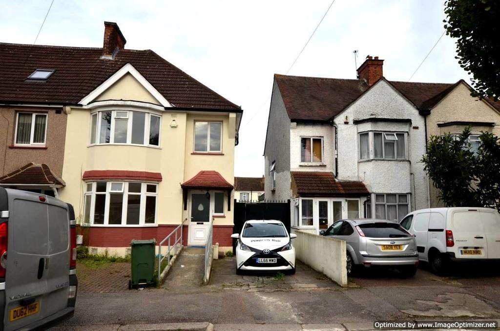 Norton Road, Wembley, HA0 4RF 3 bed semidetached house £2,400 pcm (£