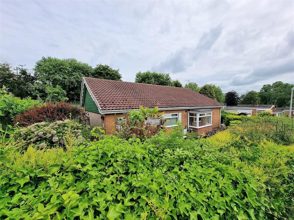 St Johns Road, Ansley Common, Nuneaton 3 bed detached bungalow £220,000