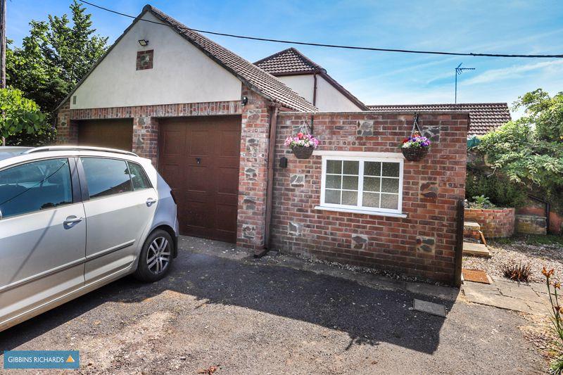 Garage/parking