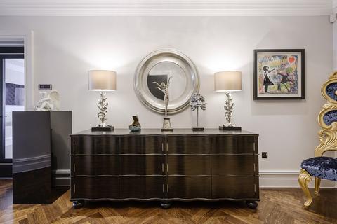Oxshott Manor Leatherhead Road, Oxshott, Leatherhead, KT22 0JE