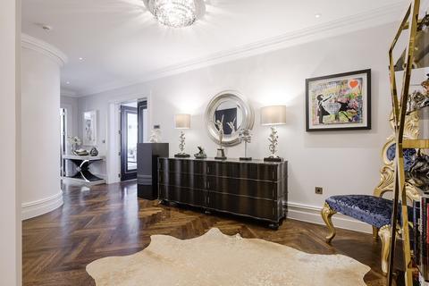 Oxshott Manor Leatherhead Road, Oxshott, Leatherhead, KT22 0JE