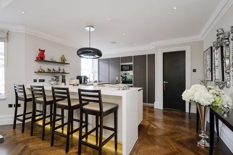 Oxshott Manor Leatherhead Road, Oxshott, Leatherhead, KT22 0JE