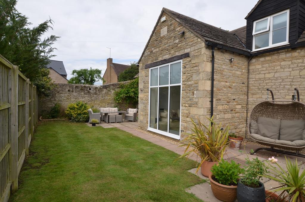 Main Street, Ailsworth, Peterborough, PE5 3 bed detached house £1,295