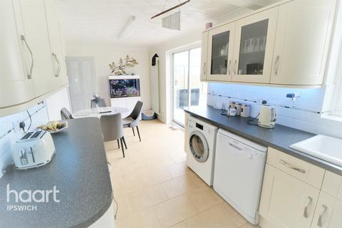 7 Flindell Drive, Bramford, Ipswich, IP8 4ES