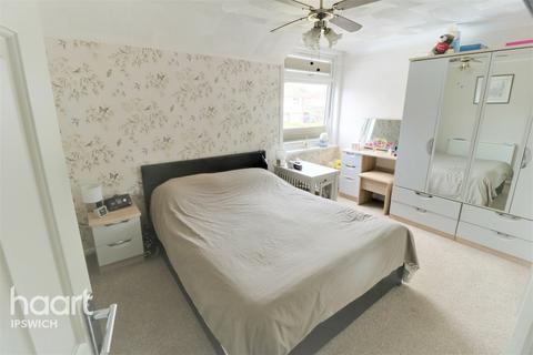 7 Flindell Drive, Bramford, Ipswich, IP8 4ES
