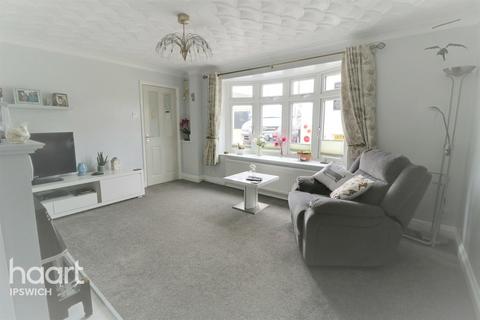 7 Flindell Drive, Bramford, Ipswich, IP8 4ES