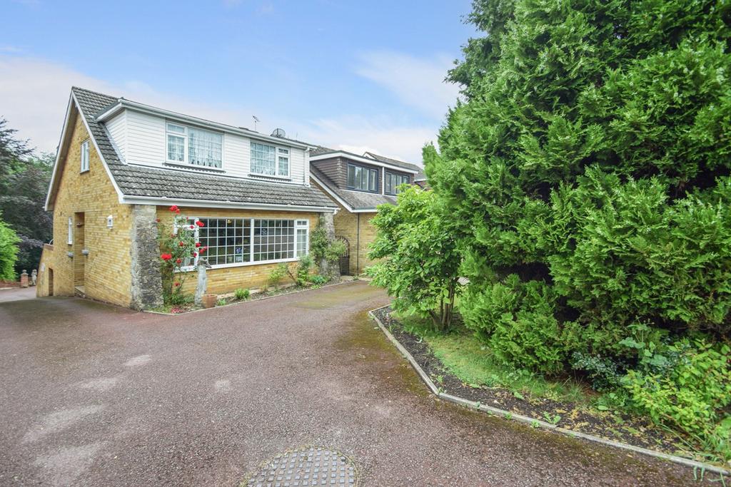 Hallsfield Road, Walderslade, ME5 3 bed detached house £460,000