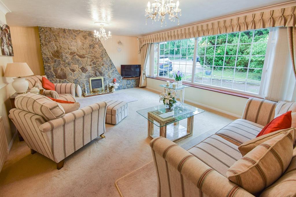 Hallsfield Road, Walderslade, ME5 3 bed detached house £460,000