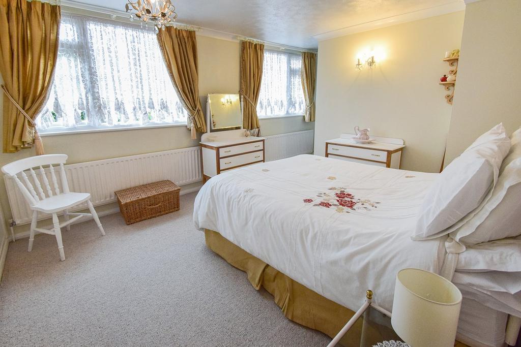 Hallsfield Road, Walderslade, ME5 3 bed detached house £460,000