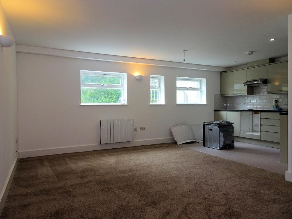 Total House, Tanyard Lane, Steyning... 2 bed flat £875 pcm (£202 pw)