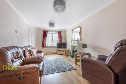 35 Spingate Close, Hornchurch, RM12 6SW
