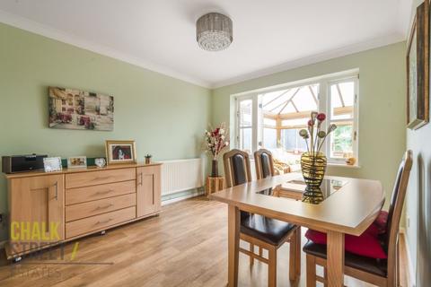 35 Spingate Close, Hornchurch, RM12 6SW