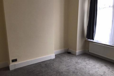 1 bedroom ground floor flat to rent, 36a Inglemere  Road Tooting