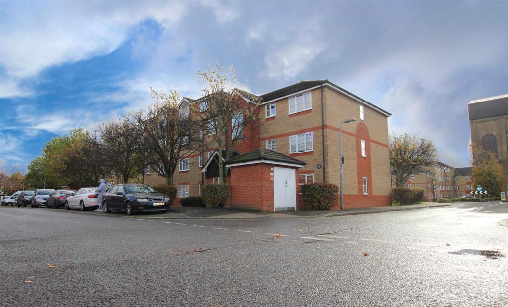 Martini Drive, Enfield 1 bed flat £1,200 pcm (£277 pw)