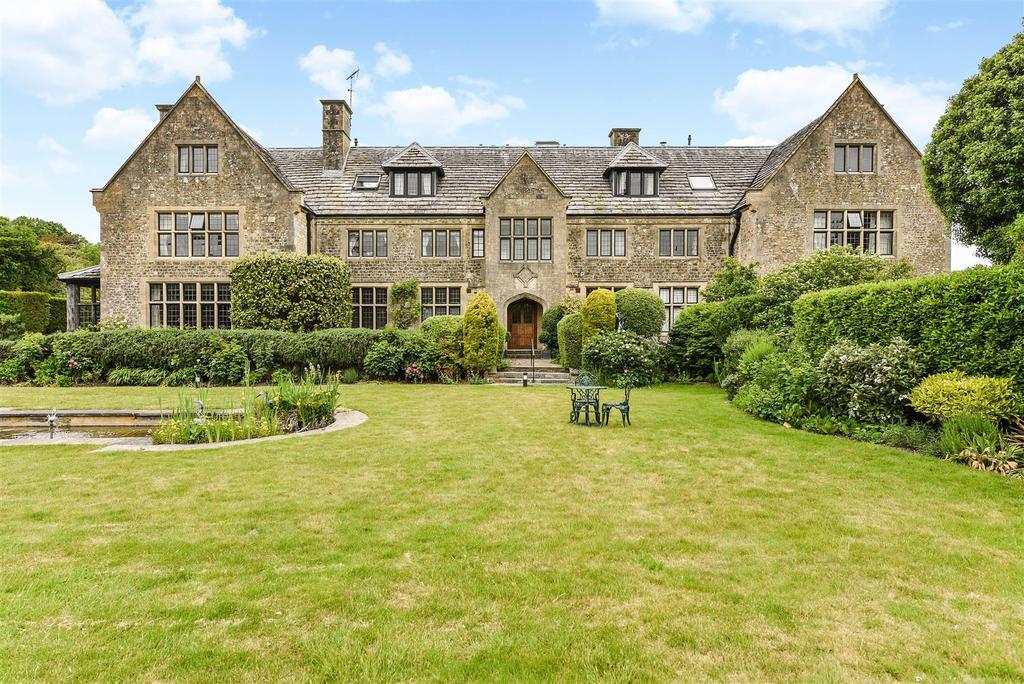 The Street, Bury, Pulborough 2 bed apartment £500,000