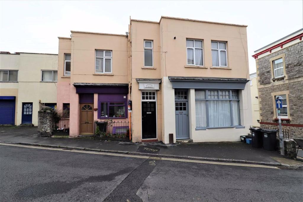 HILLSIDE CLOSE TO BEACH 2 bed flat £120,000