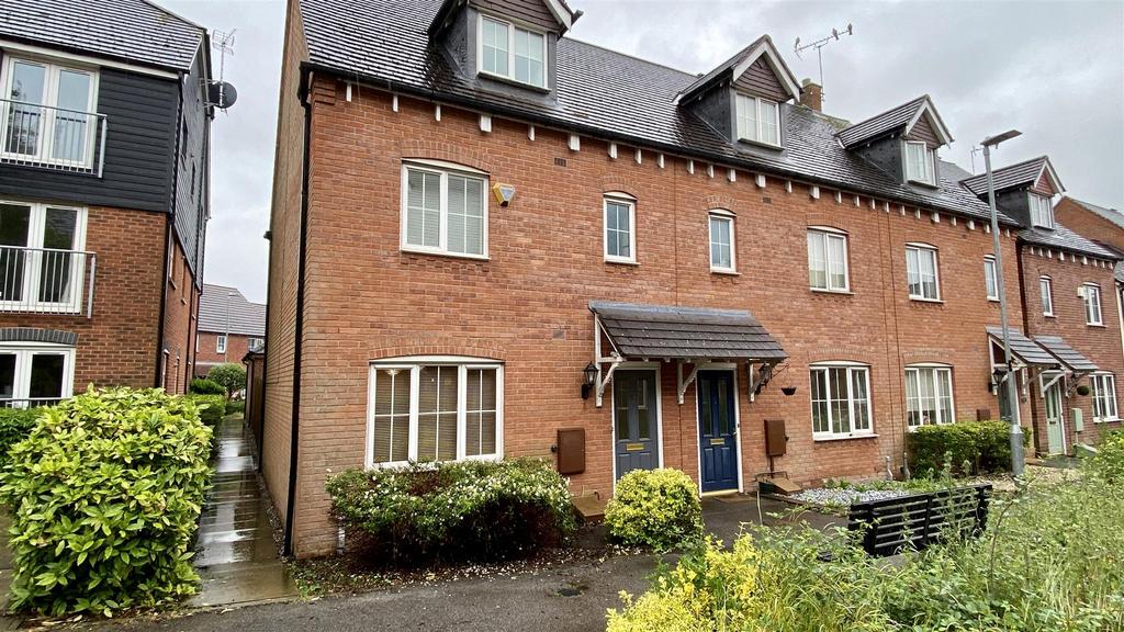 Paddock Way, Hinckley 4 bed semidetached house £225,000