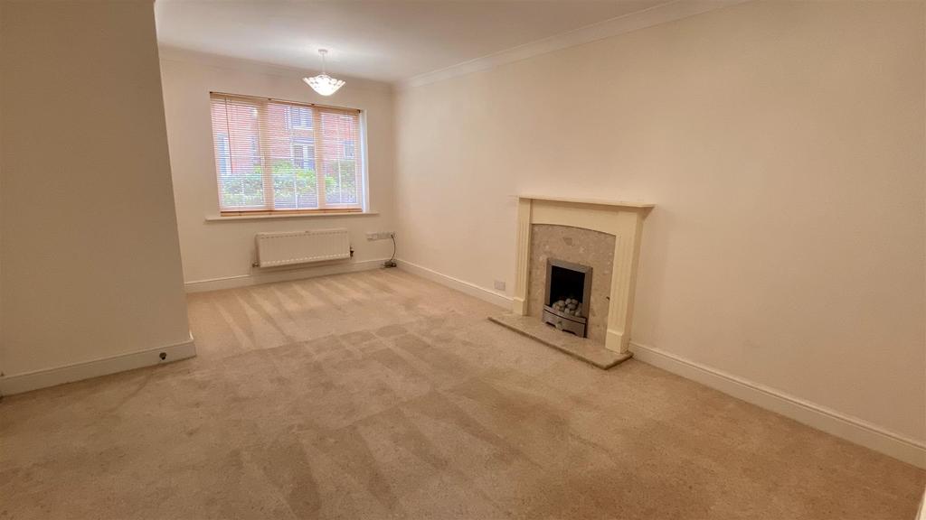Paddock Way, Hinckley 4 bed semidetached house £225,000