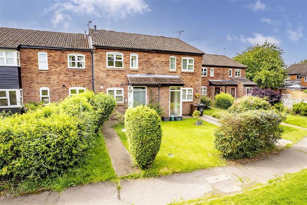 Runcie Close, St. Albans, Hertfordshire 2 bed terraced house £1,600