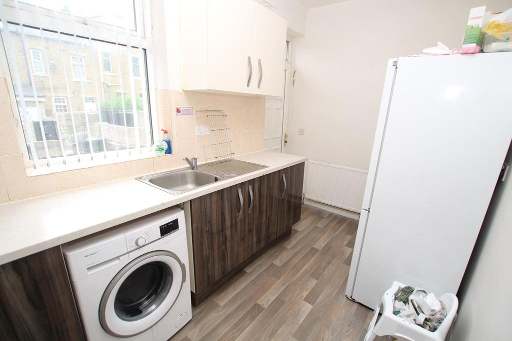 Upper Woodlands Road, Girlington, Bradford 3 bed terraced house £119,950