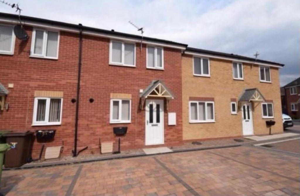 Minsthorpe Mews, South Elmsall, WF9 2 bed terraced house £550 pcm (£