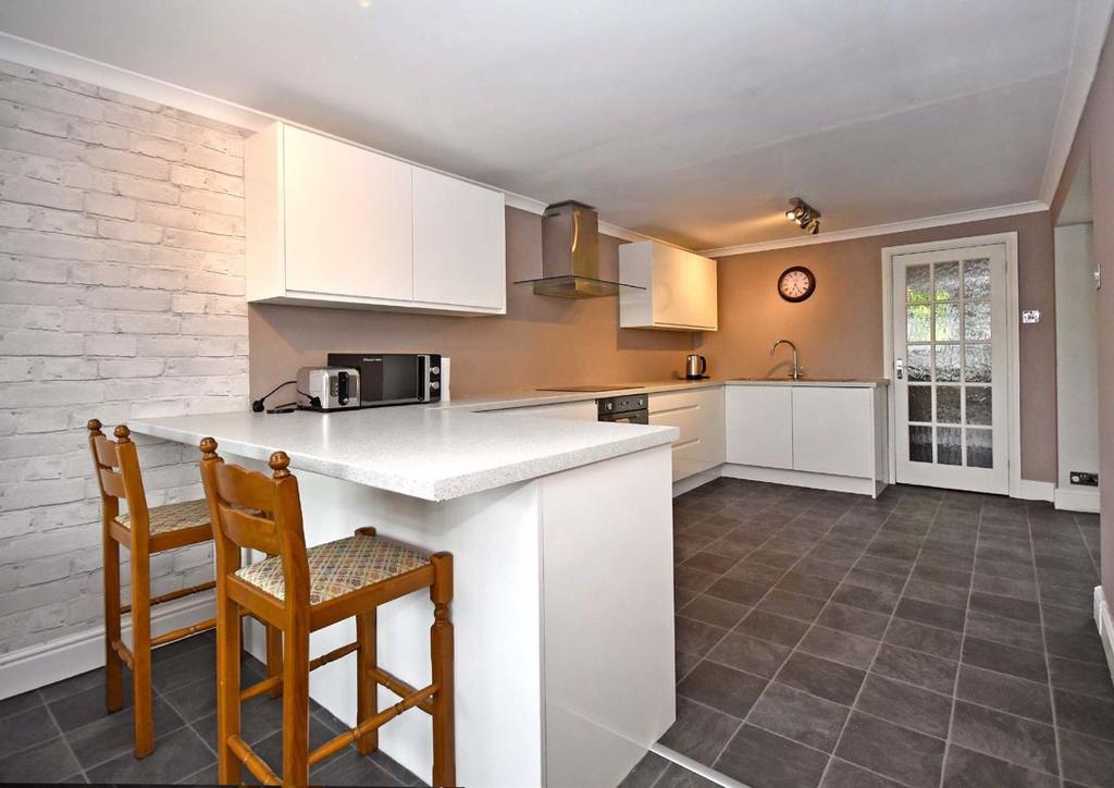 18, Rosemount Gardens, Ackleton, Wolverhampton, Shropshire, WV6 3 bed