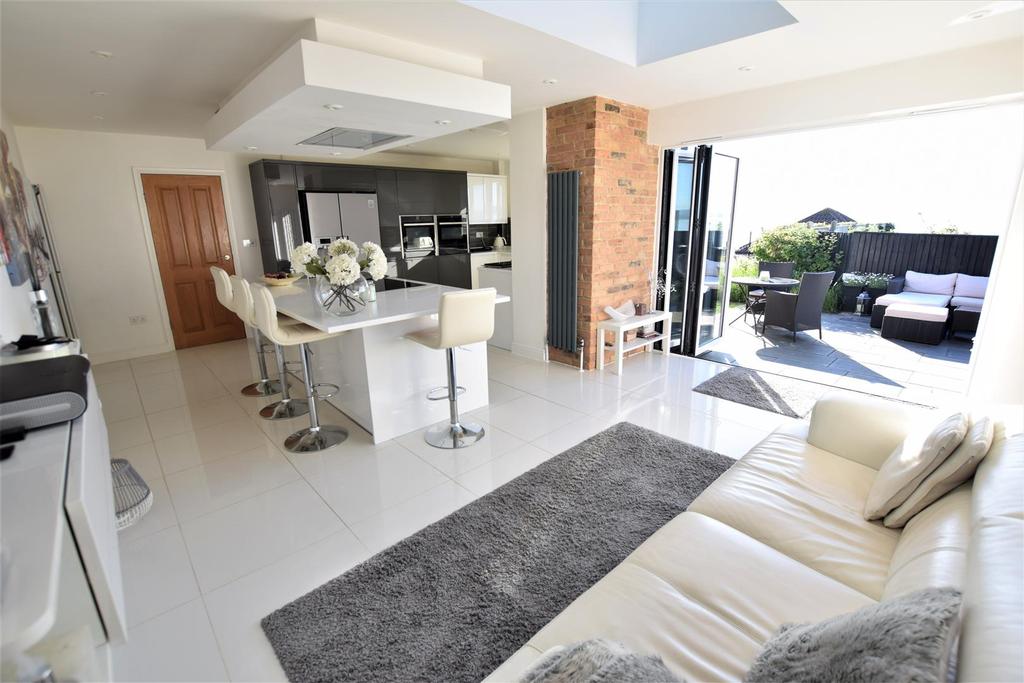 Halliwell Road, Portishead 5 bed detached house £850,000