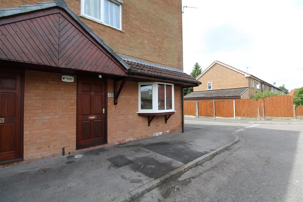 Ladyshore Road, Little Lever, Bolton 2 bed apartment £795 pcm (£183 pw)