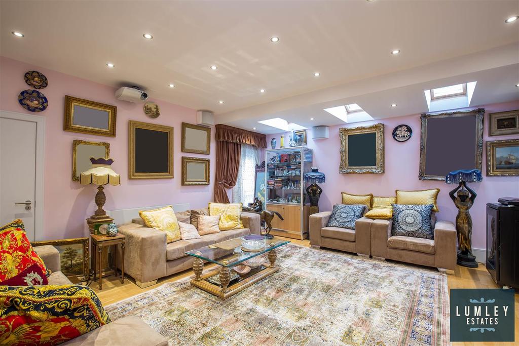 East View, 4 bed detached house £1,500,000