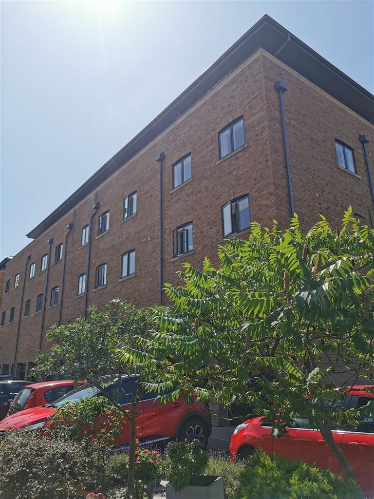 Saffron House, Abbey Wharf, Shrewsbury 2 bed duplex £220,000