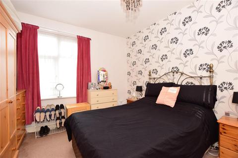 2a Carlton Drive, Ilford, IG6 1LU