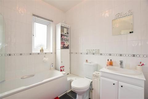 2a Carlton Drive, Ilford, IG6 1LU
