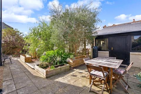 40 Albert Road, Hythe, CT21 6BT