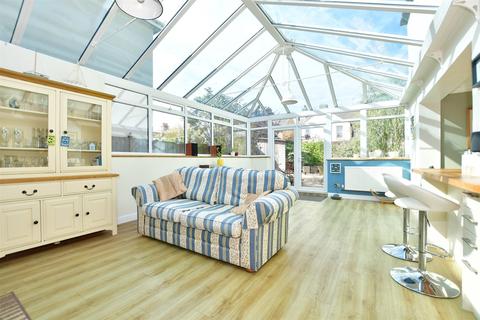 40 Albert Road, Hythe, CT21 6BT