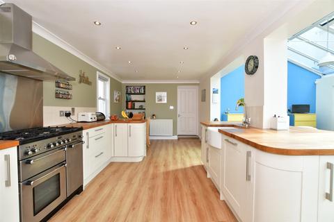 40 Albert Road, Hythe, CT21 6BT